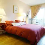 Chic Studio Apartment In Paris With Garden View - Near Eiffel Tower, M
