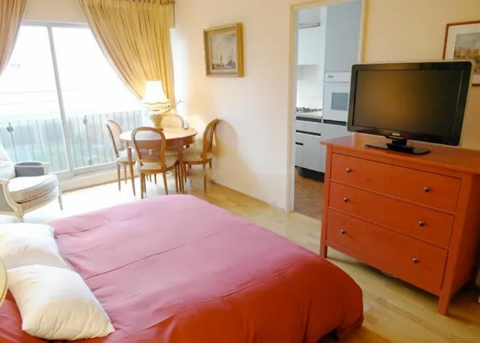 Chic Studio Apartment In Paris With Garden View - Near Eiffel Tower, M